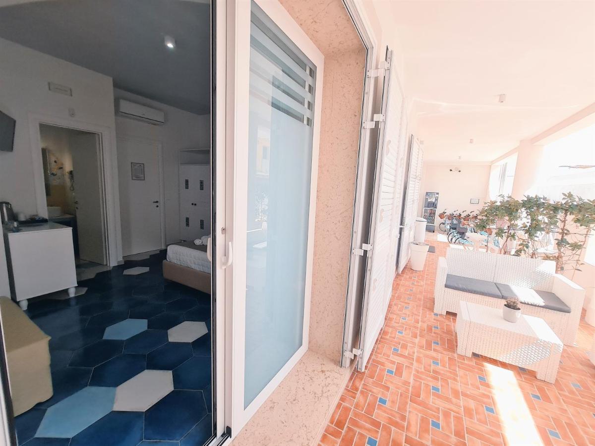 Kalinifta Rooms Apartment トッレ・ラピッロ エクステリア 写真